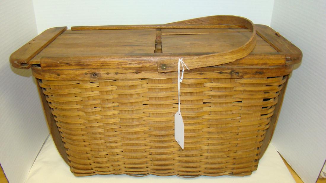 VINTAGE WOOD AND WICKER PICNIC BASKET (1 of 10)