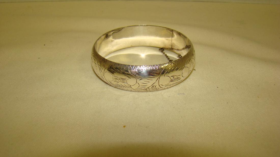 ENGRAVED SILVER HINGED BANGLE (1 of 4)