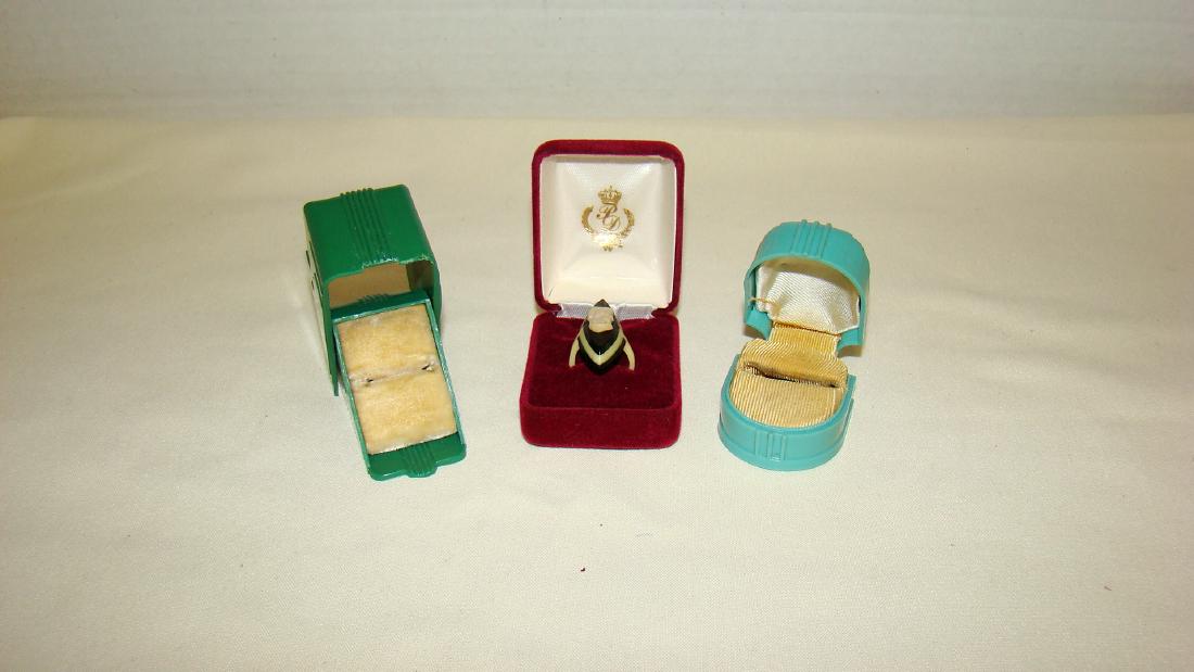 UNIQUE CAMEO CELLULOID RING AND PLASKON AND DECO R (1 of 8)
