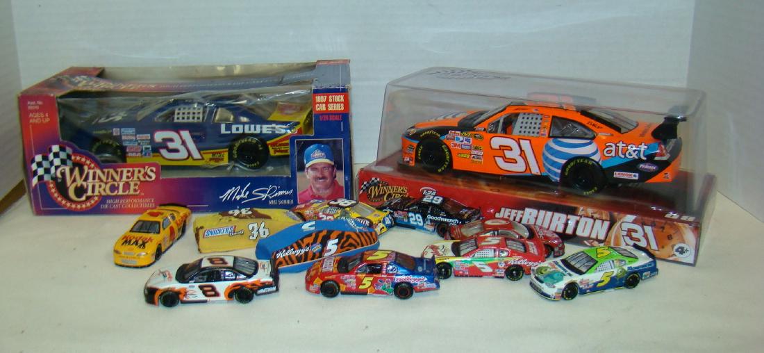 VINTAGE HOT WHEEL CARS: VINTAGE HOT WHEEL CARS - INCLUDING A BRAND NEW IN ORIGINAL PACKING JEFF BURTON 31 CAR 1:24 SCALE - EXCELLENT CONDITION - MIKE SKINNER'S CAR IN ORIGINAL PACKING - PACKING HAS SOME DAMAGE - PLUS 10 SMAL