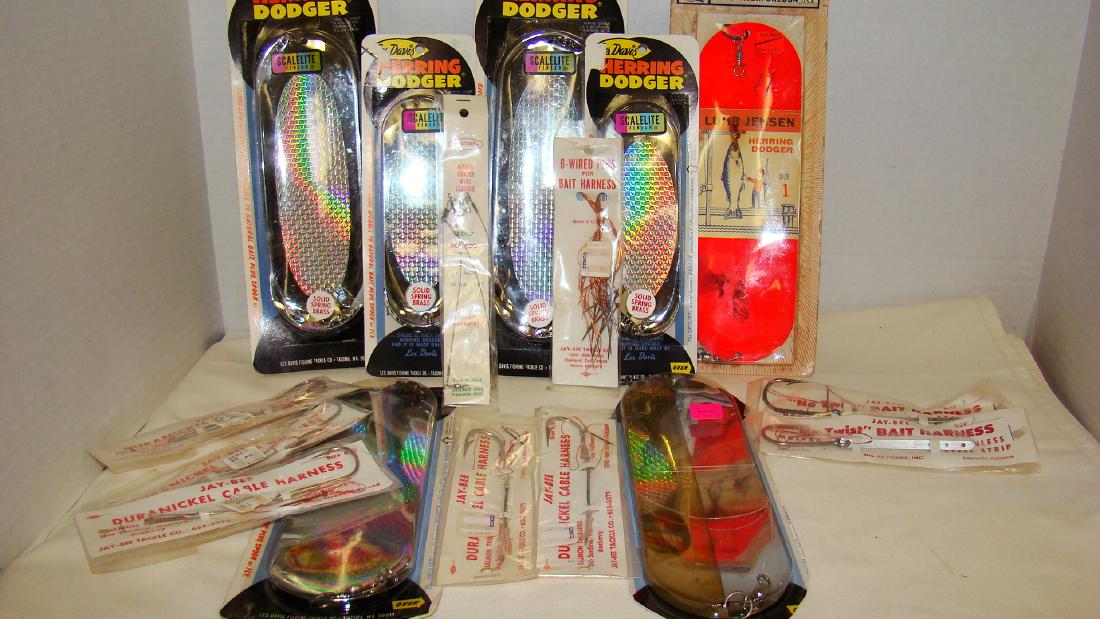 HERRING DODGER SALT WATER FISHING LURES & MORE: HERRING DODGER SALT WATER FISHING LURES & MORE- 4 HERRING DODGER FISHING LURES 2 NEW & 2 USED - 2 JAY-BEE DURANICKEL CABLE HARNESS 5/0- THREE 6/0 CABLE HARNESS- 2 NO TWIST BAIT HARNESS SIZE 3 - JORGES
