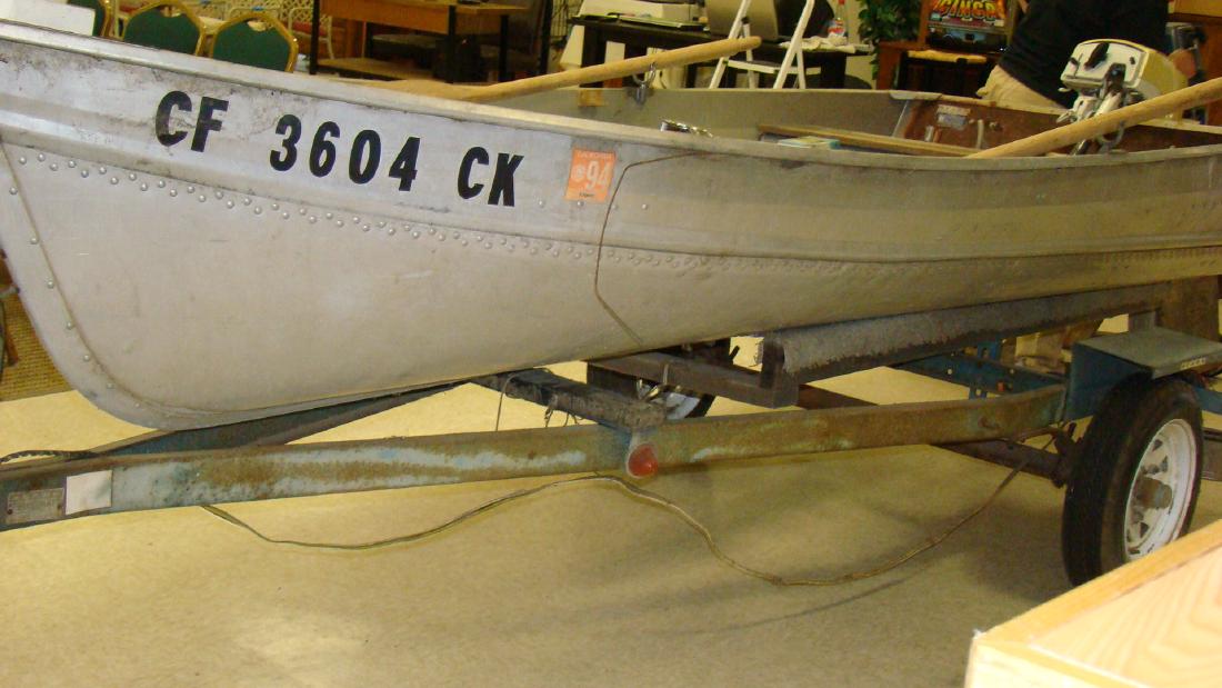 ALL ORIGINAL VINTAGE SEARS ALUMINUM FISHING BOAT (1 of 10)