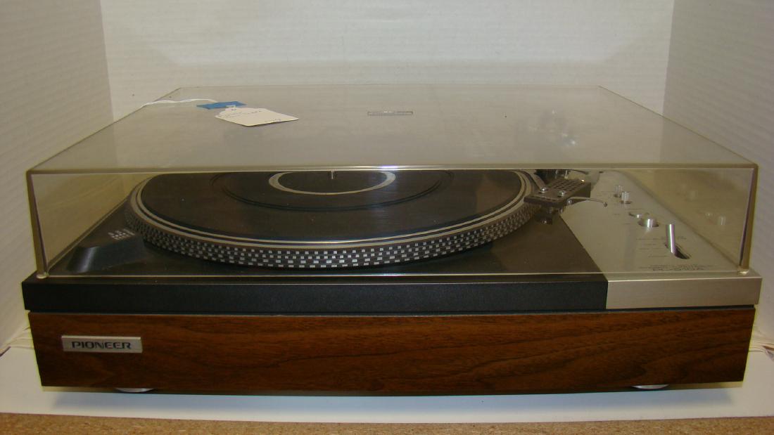 VINTAGE PIONEER TURNTABLE (1 of 4)
