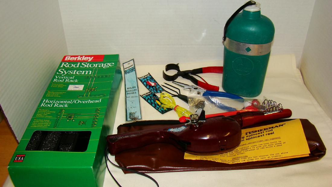 VINTAGE DOLPHIN EXTENDING FISHING REEL & MORE (1 of 7)