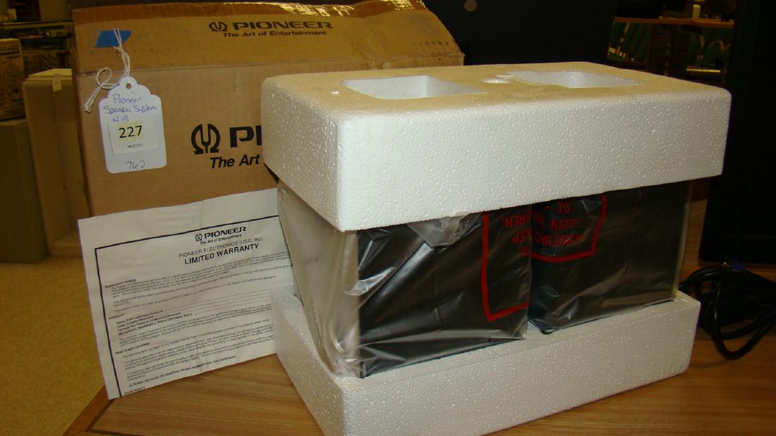 PIONEER BLACK SURROUND SPEAKERS NIB (1 of 2)