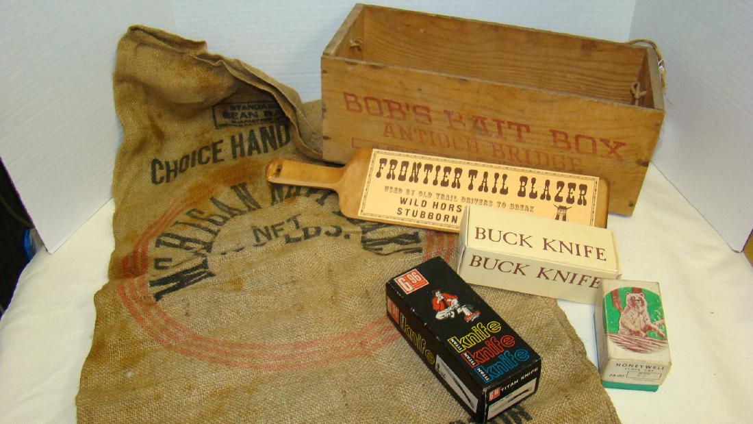 VINTAGE NAVY BEANS BURLAP BAG AND BOXES (1 of 5)