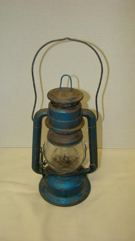 ANTIQUE DIETZ BLUE LANTERN (1 of 7)