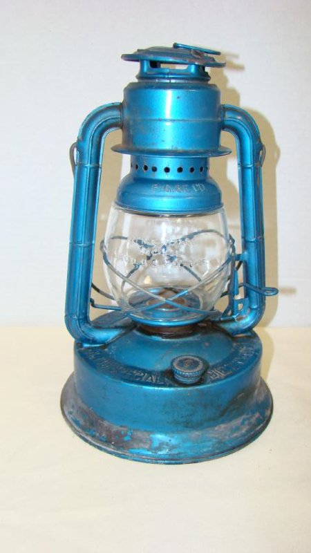 VINTAGE DIETZ LITTLE WIZARD LANTERN (1 of 10)