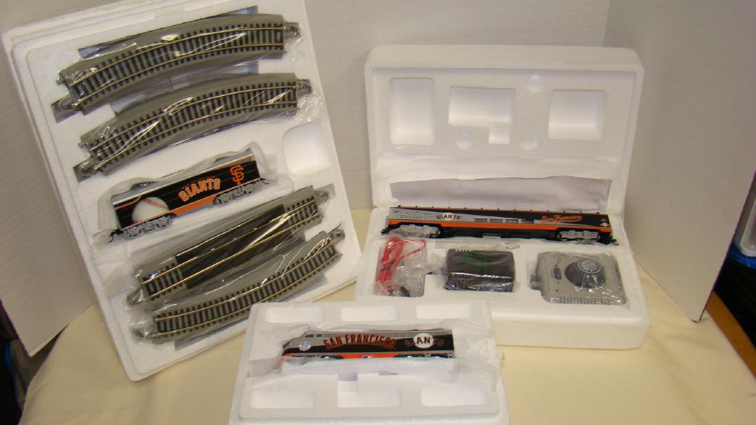 NEW HAWTHORN VILLAGE 3 PIECE BACHMANN'S SAN FRANCS (1 of 6)