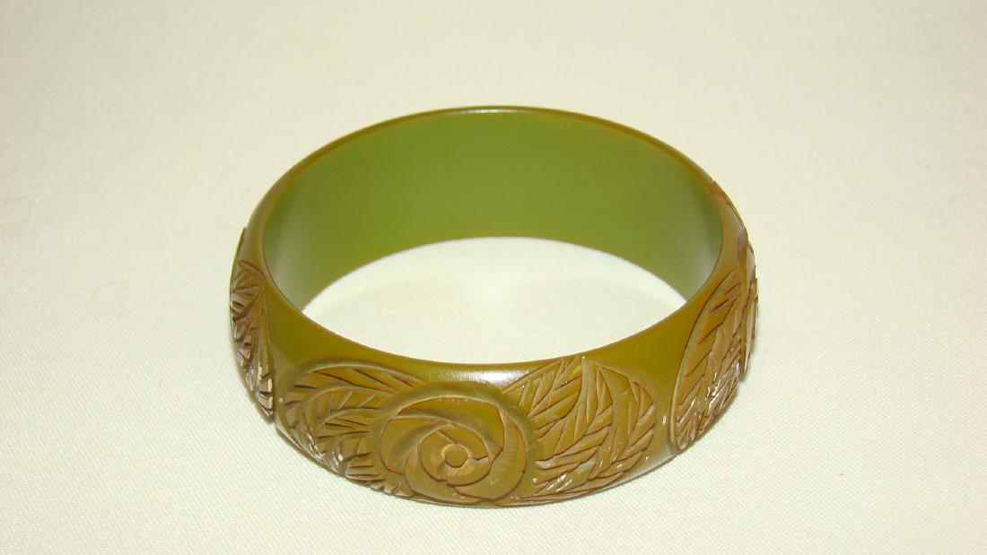 VINTAGE ROSE CARVED BAKELITE BRACELET AND MORE (1 of 5)
