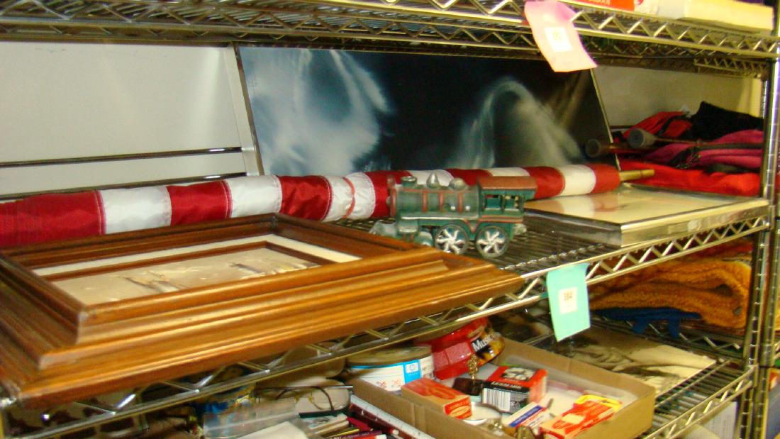 AMERICAN FLAG ON POLE-ARTWORK-METAL TRAIN & MORE (1 of 6)