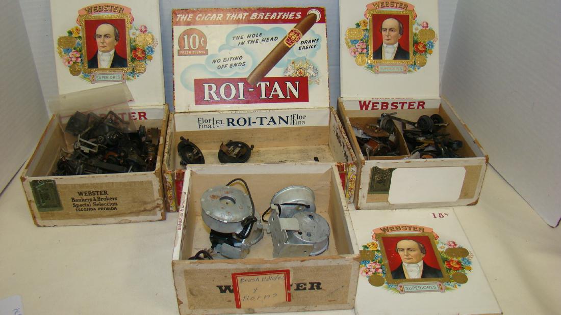 LIONEL-OPERATING CAR PARTS - BRUSH HOLDERS & HORNS (1 of 8)