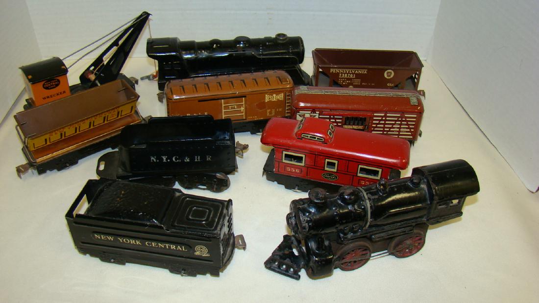 MARX TIN TRAIN LOCOMOTIVE -ROLLING CARS & MORE (1 of 6)