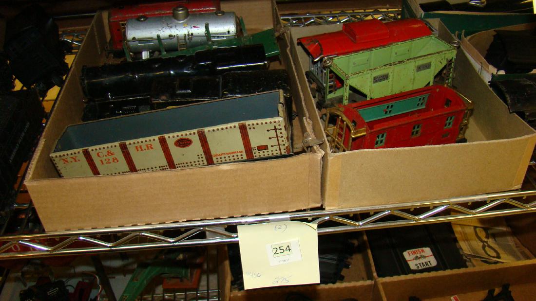 LIONEL TRAIN TEN LOCOMOTIVE AND CARS: LIONEL TRAIN TEN LOCOMOTIVE AND CARS - GONDOLA - TANKER CAR - LOG TRANSPORT - LOCOMOTIVE 248 - HOPPER 643 - AND MORE - CAN USED FOR PARTS OR REPAIR