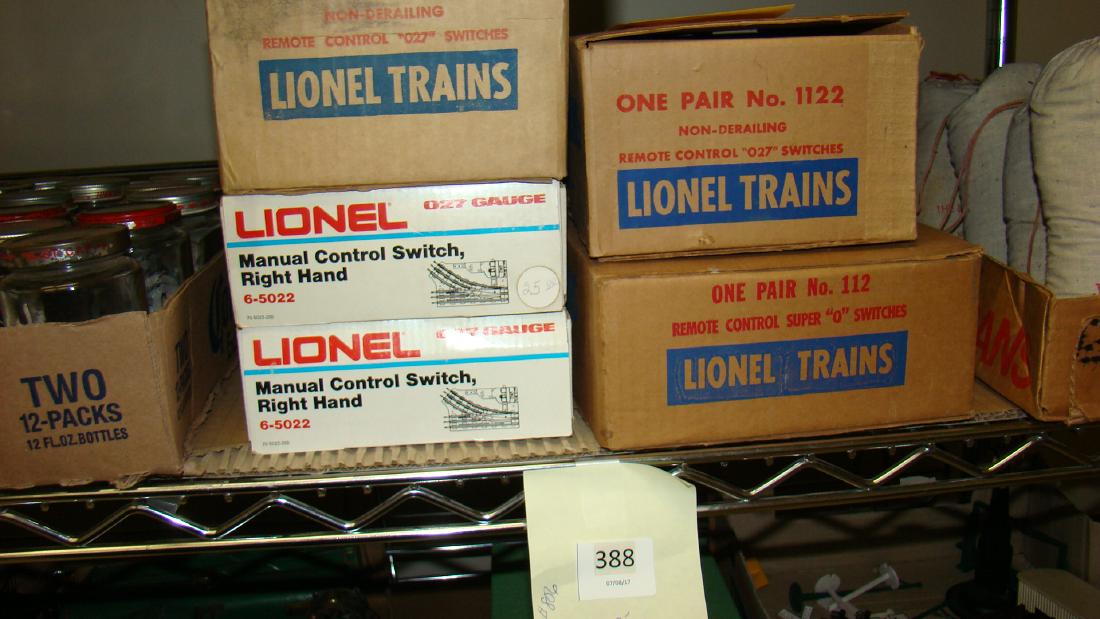 LIONEL TRAINS SWITCHES - 027 GAUGE (1 of 2)
