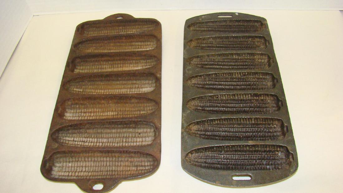 VINTAGE CAST IRON CORN BREAD PANS (1 of 4)