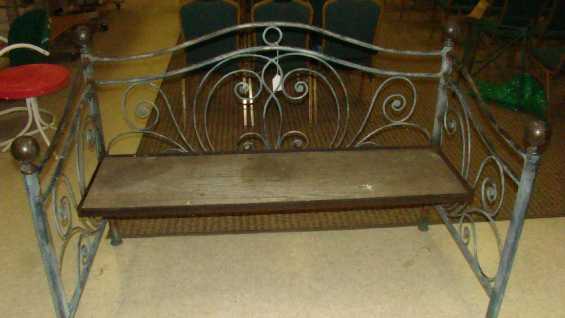 ANTIQUED METAL CONVERTED DAY BED FRAME/BENCH (1 of 3)