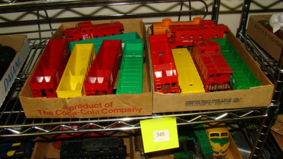 LIONEL TRAIN LOT- ROLLING CARS (1 of 3)