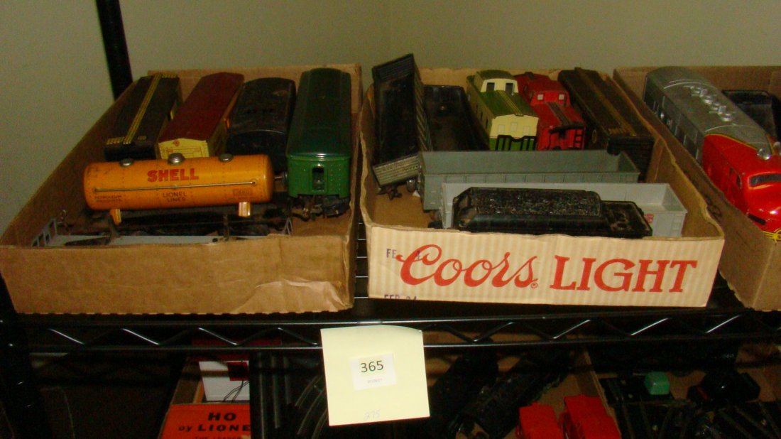 VARIOUS MIXED LOT OF LIONEL TRAINS AND MORE (1 of 2)
