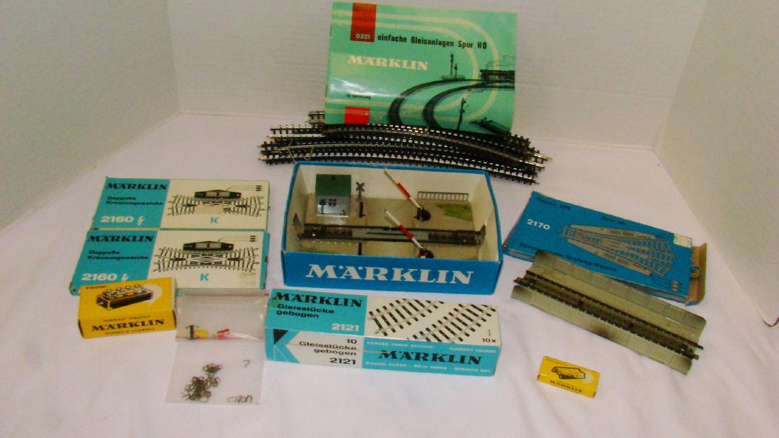MARKLIN TRAIN TRACK SUPPLIES & CROSSING - MOST NIP: MARKLIN TRAIN TRACK SUPPLIES & CROSSING - MOST NIP - MARKLIN TRAIN CROSSING WITH WATCHMAN'S HOUSE -APPEAR NEW - 7072 CONTROL PLATE NIB -7209 DISTRIBUTION BOARD NIB - 2121 CURVE TRACK - LOOSE TRACK & M
