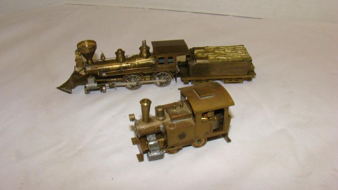 TWO VINTAGE BRASS HO LOCOMOTIVES ONE WITH TENDER (1 of 5)