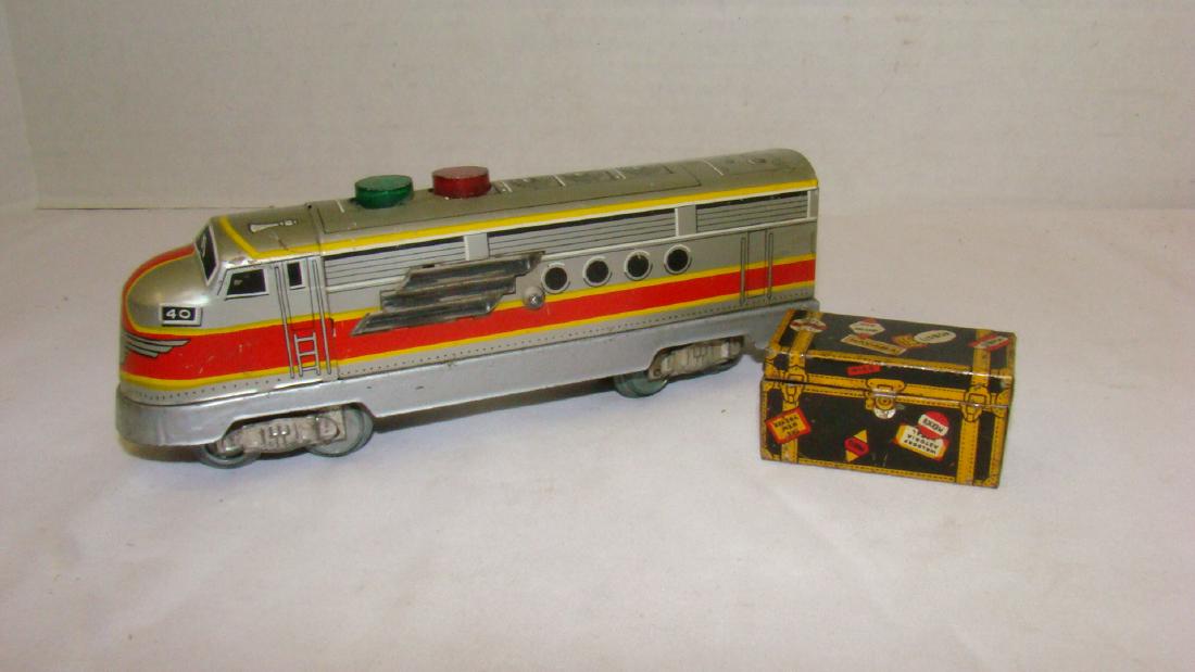 MARX HO TIN LITHO ENGINE-THE MILWAUKEE ROAD AND MO (1 of 6)