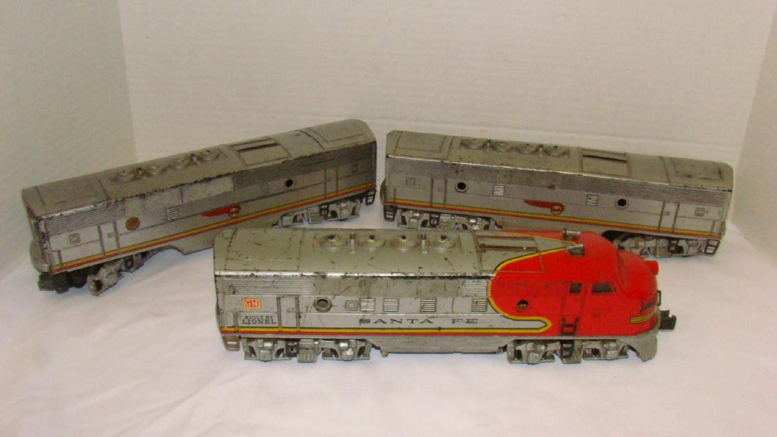 LIONEL SANTA FE ENGINE 2333 AND TWO SANTA FE 2343 (1 of 10)