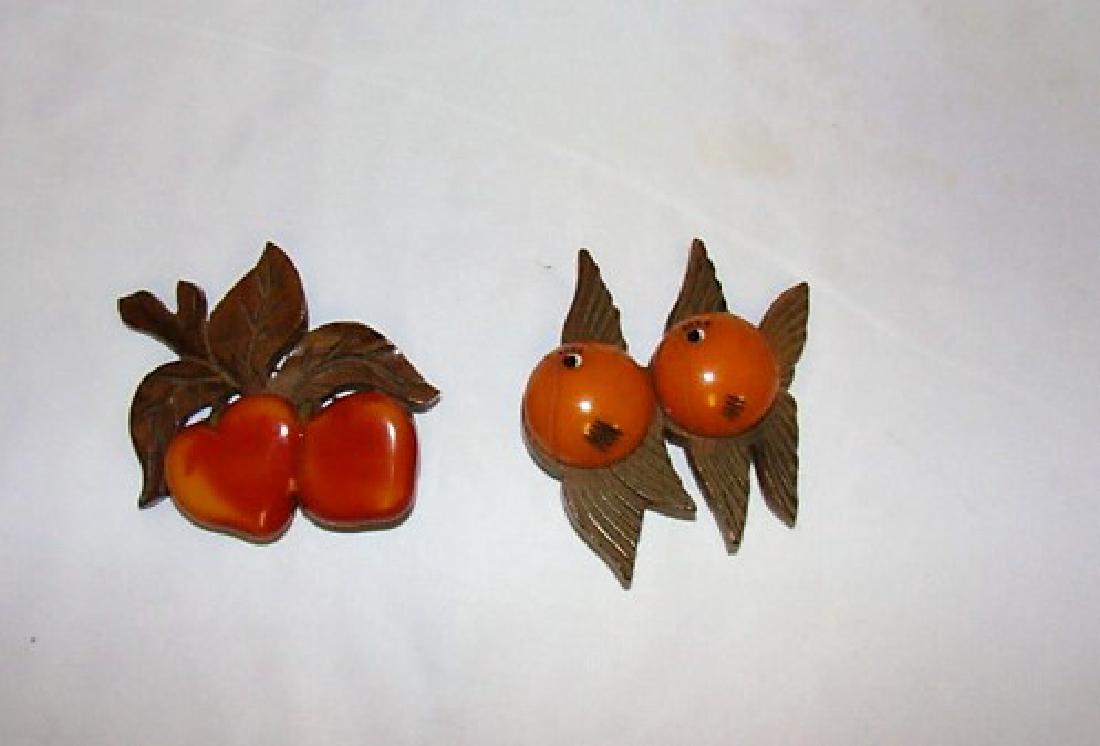 CARVED WOOD AND BAKELITE BROOCHES (1 of 4)