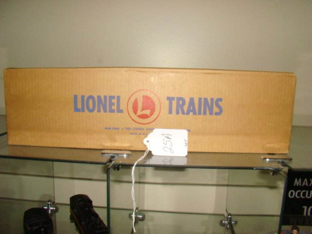 LIONEL LUMBER MILL NIB 464: LIONEL LUMBER MILL NIB 464-THE BOX HAS A BAD CORNER WITH TAPE AND BENDING-HOWEVER, THE REST OF THE BOX IS GOOD AND THE CONTENTS IS NEW