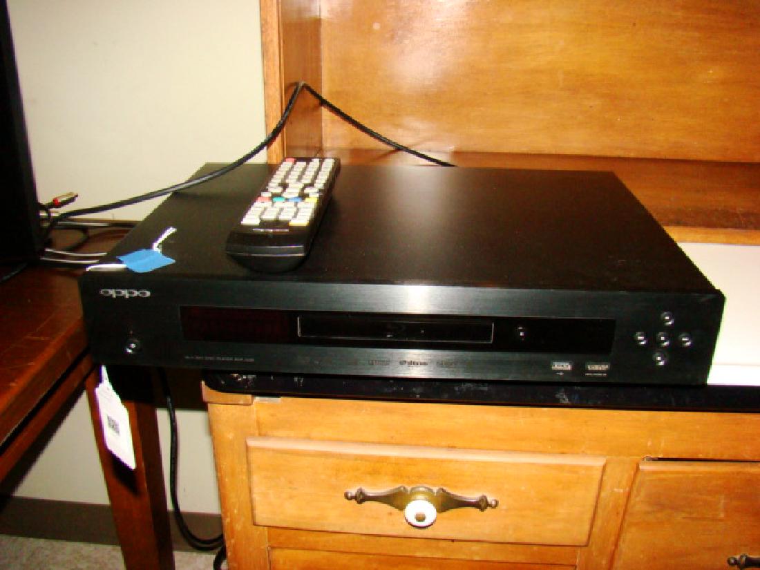 OPPO BLUE RAY DISC PLAYER BDP-1030 WITH BOX: OPPO BLUE RAY DISC PLAYER BDP-1030 WITH BOX WITH REMOTE AND INSTRUCTIONS