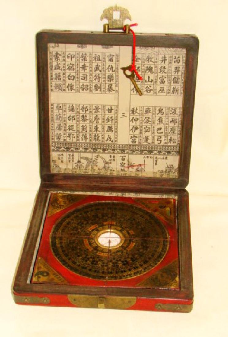 ASIAN COMPASS IN LACQUER BOX: ASIAN COMPASS IN LACQUER LOCKED BOX WITH KEY - 7 SQUARE WITH BIRD DESIGN ON TOP