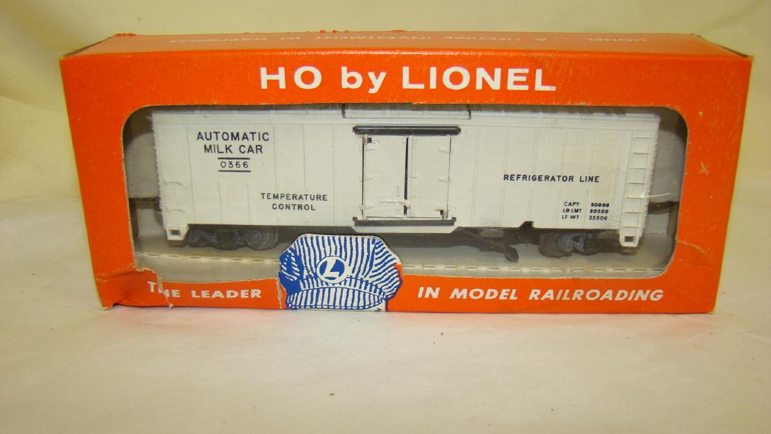 HO SCAE LIONEL OPERATIING MILK CAR - NIIB (1 of 3)