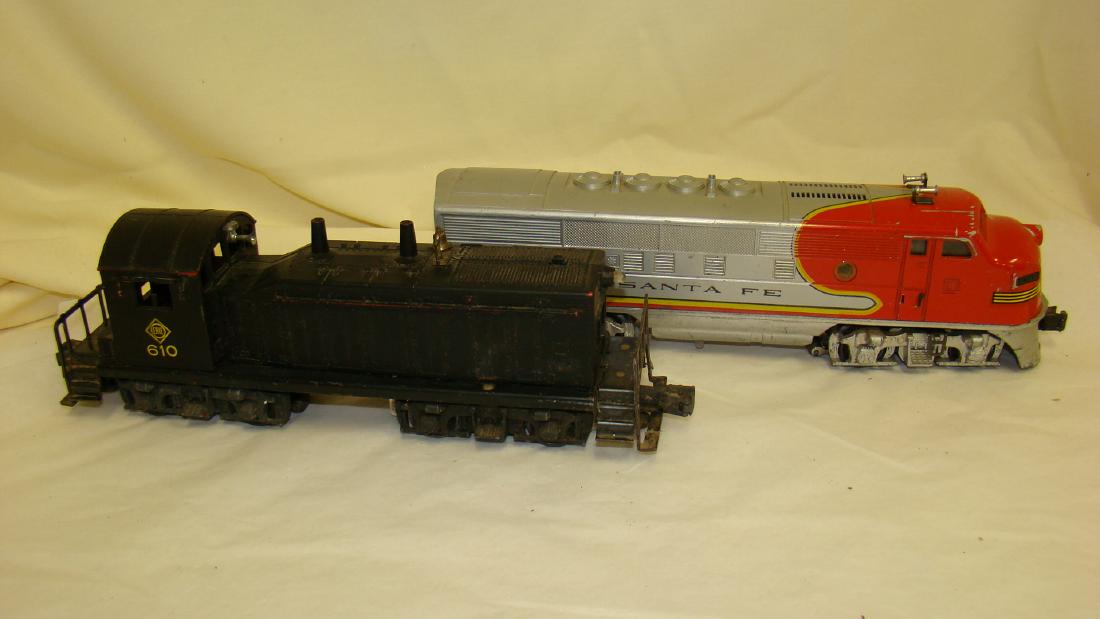 2 LIONEL LOCOMOTIVES - SANTA FE & ERIE (1 of 10)