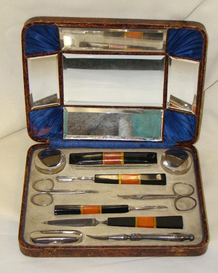 UNIQUE DECO STYLE BROWN AND ORANGE BAKELITE MANICU (1 of 5)