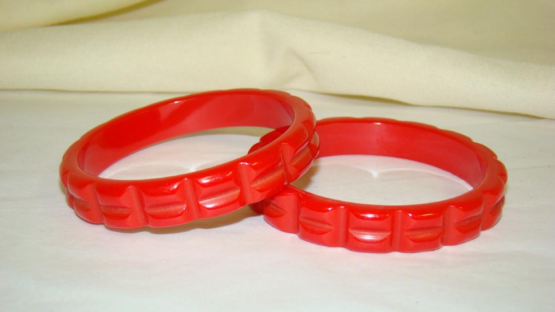 TWO CARVED BAKELITE RED MATCHING GEOMETRIC SHAPED (1 of 4)