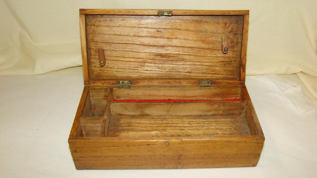 ANTIQUE DRAFTSMAN RAZOR TOOL BOX: ANTIQUE DRAFTSMAN RAZOR TOOL BOX - GREAT CONDITION - 9.5x 3