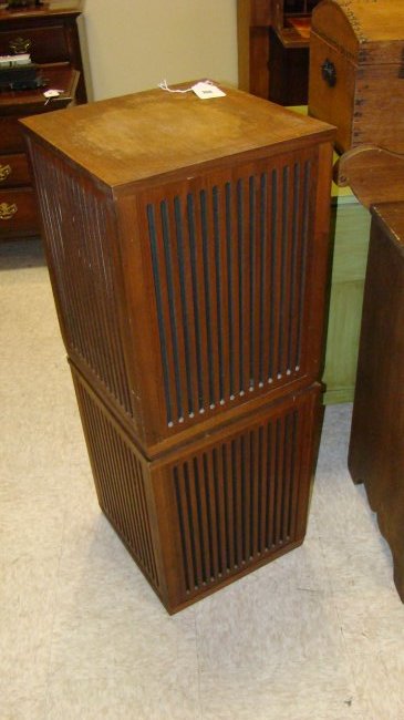 2 REALISTIC SPEAKERS (1 of 3)