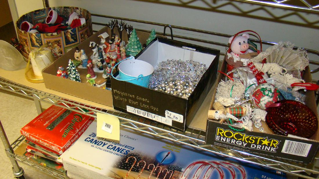 XMAS SHELF LOT-DECOR (1 of 4)