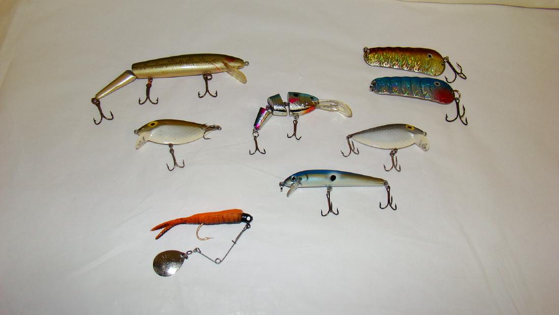 6 FISHING LURES & 2 FLASHERS: 6 FISHING LURES & 2 FLASHERS - 2 THINFINS - 2 FLASHER TYPE LURES - BLUE - GOLD COLORS & MORE
