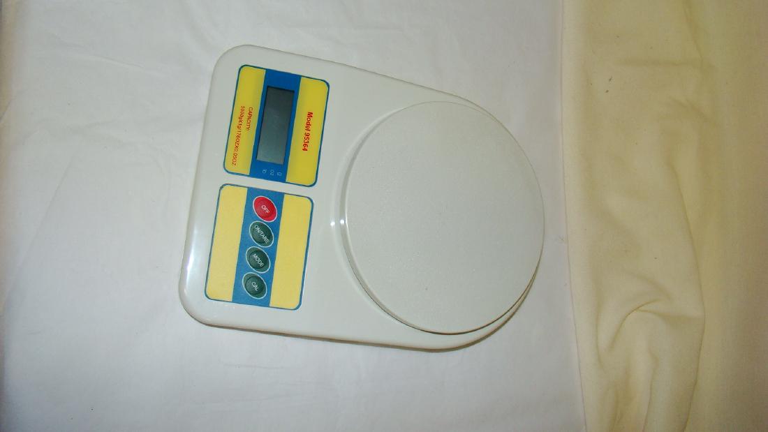CEN TECH DIGITAL SCALE: CEN TECH DIGITAL SCALE - GRAMS POUNDS & OUNCES - MAX CAP 11 POUNDS - MODEL 95364