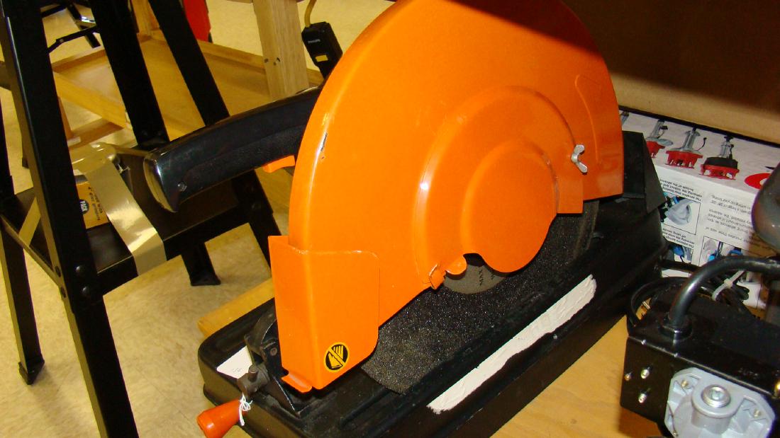PRE-OWNED CHICAGO POWER TOOLS 14 CUT OFF SAW: PRE-OWNED CHICAGO POWER TOOL 14 CUT OFF SAW - ORANGE AND BLACK - NOT TESTED - HEAVY SHIPPING