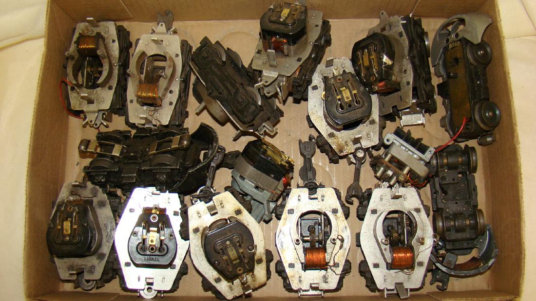 BOX - 10+ LIONEL DIESEL SWITCHES (1 of 6)