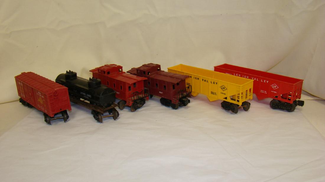 LIONEL LINES CABOOSES - TANKER - BOXCAR & MORE (1 of 4)