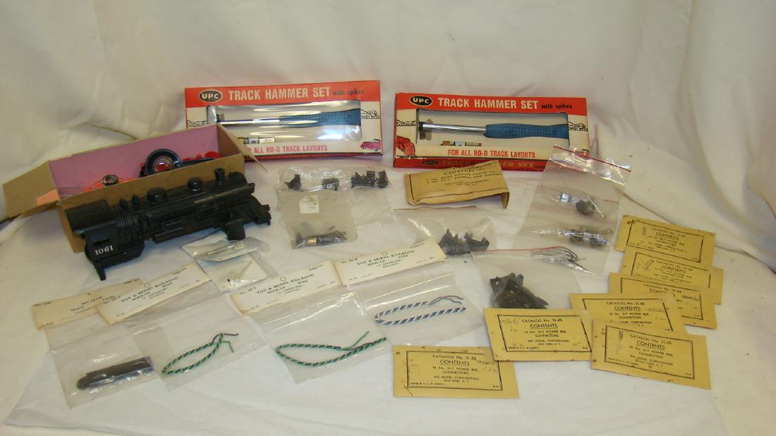 VARIOUS TRAIN PARTS AND TOOLS FOR TRAINS AND RACE (1 of 7)