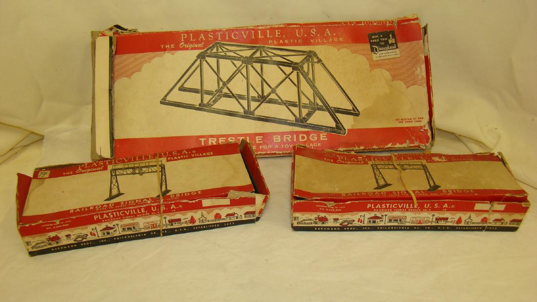 2 PLASTICVILLE RAILROAD SIGNAL BRIDGE KITS AND A T (1 of 6)