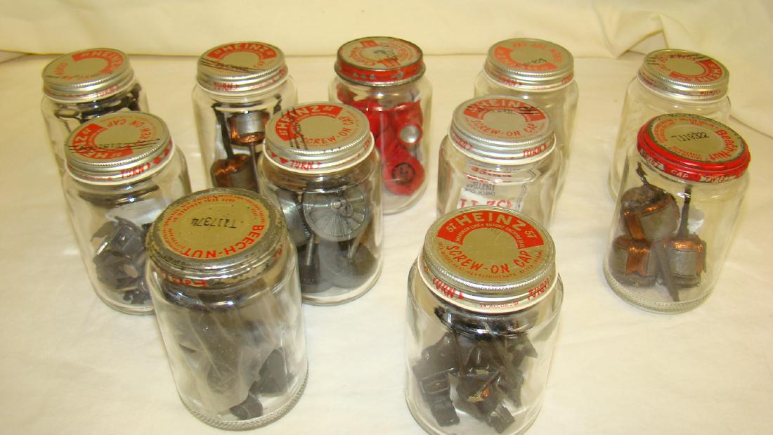 14 JARS VINTAGE LIONEL TRAIN PARTS (1 of 5)