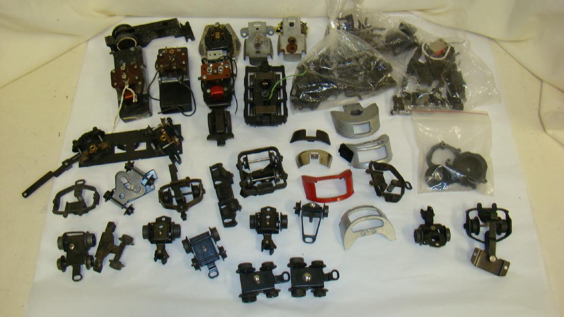 LIONEL TRUCKS - MOTORS & PARTS (1 of 7)