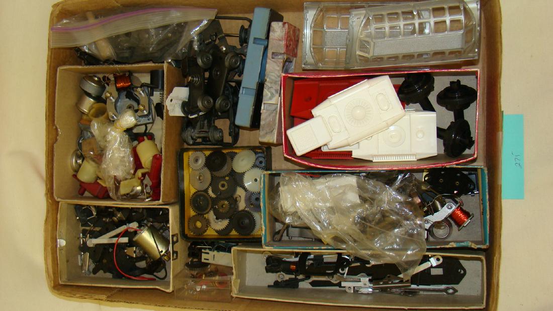 LIONEL PARTS & ACCESSORIES (1 of 5)