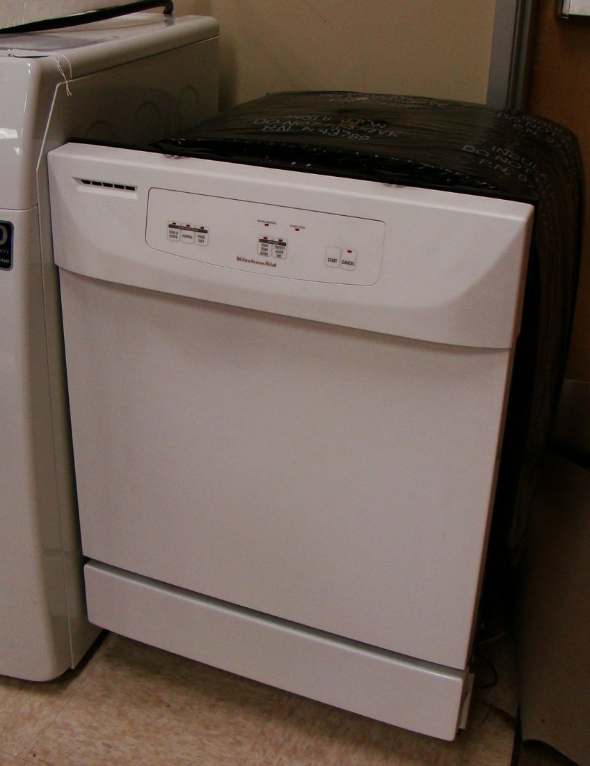 NEW KITCHEN AID DISHWASHER: NEW KITCHEN AID DISHWASHER - WHITE - MODEL NUMBER KUDG25SHWH1-WE PULLED IT OUT OF ORIGINAL BOX