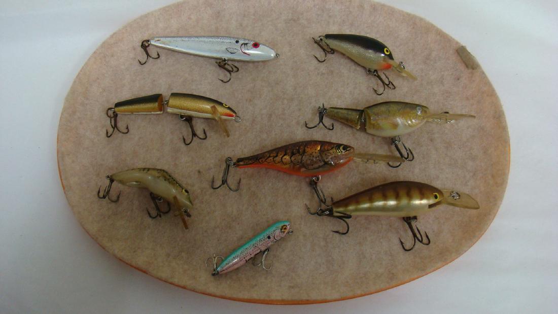 8 VARIOUS FISHING LURES: 8 VARIOUS PRE-OWNED FISHING LURES - 1 MARKED ZARA PEACH - NO OTHER MAKERS MARKS - GOOD CONDITION
